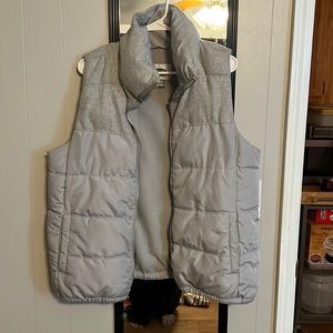 Old navy puff vest! Worn twice. Women’s XL